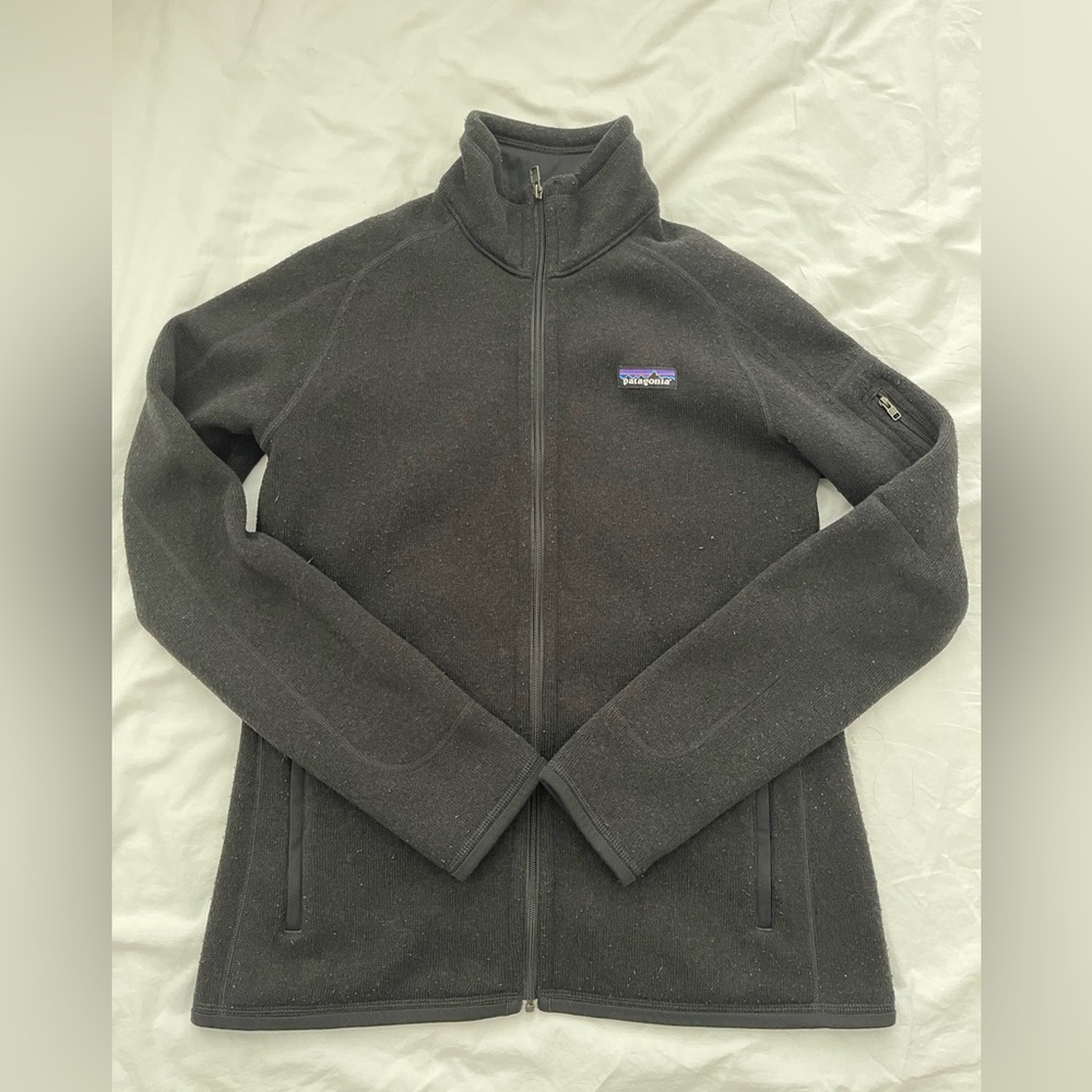 Women’s Black Patagonia Fleece Jacket Size Medium (Used)